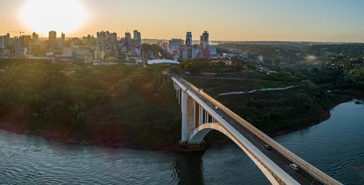 Ponte da Amizade direção ao paraguai, pôr do sol