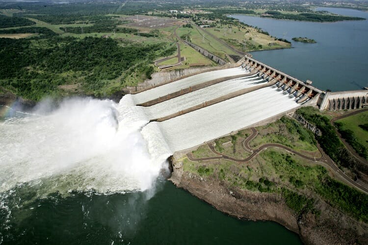 Vertedouro - Itaipu Binacional - Maiores Usinas Hidrelétricas do Mundo
