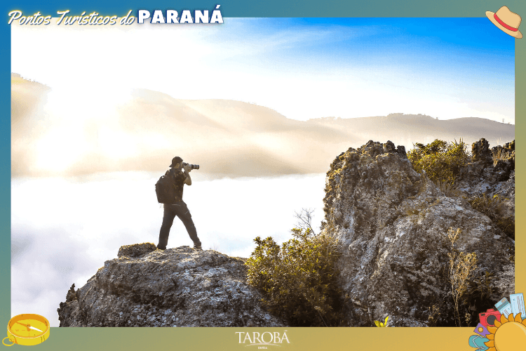 Pontos Turísticos do Paraná - Tibagi - visitante no topo da colina