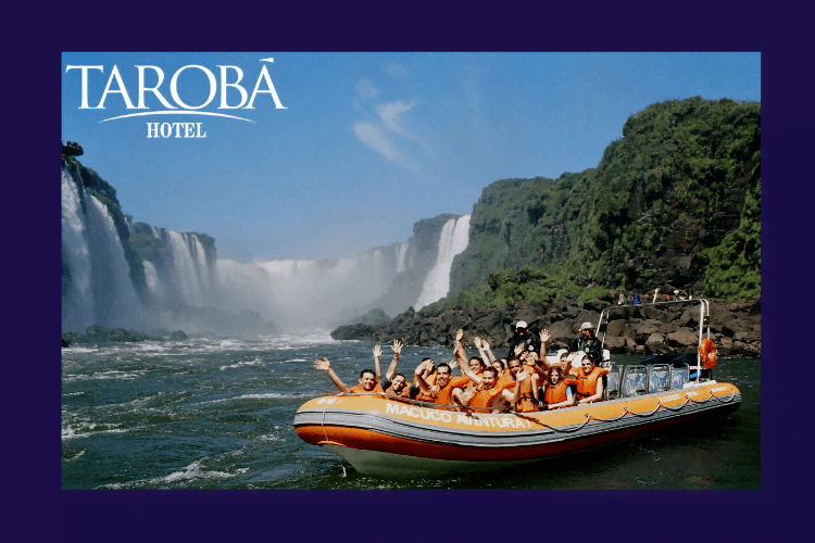 Pessoas no passeio do Macuco Safári nas Cataratas