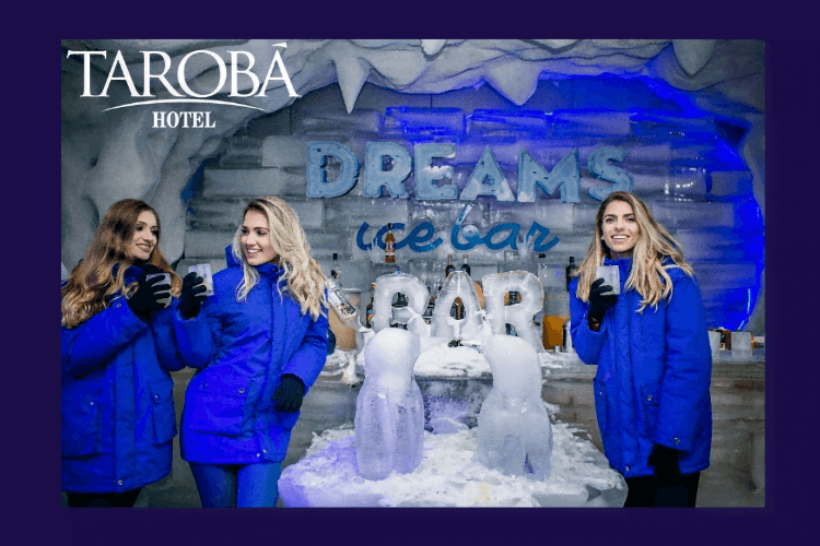 Amigas se divertindo no Bar de Gelo de Foz do Iguaçu, dream ice bar.