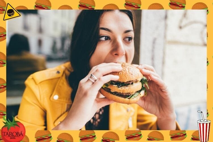 Onde tem Hamburgueria em Foz do Iguaçu? - Mulher comendo hambúrguer