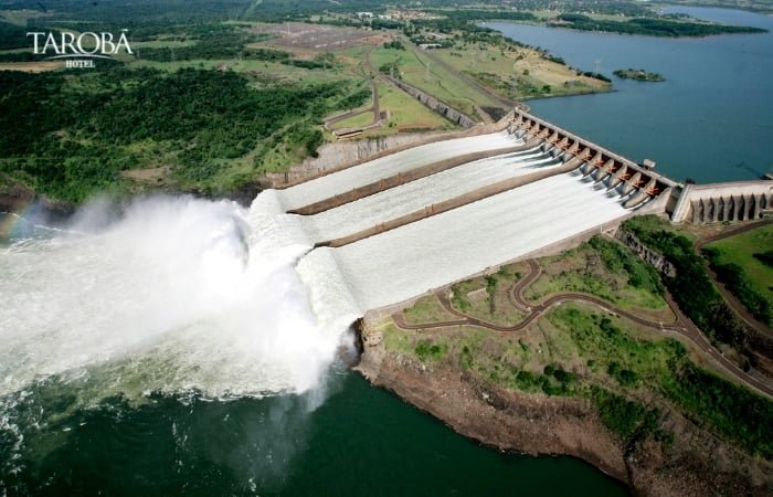 Usina Hidrelétrica de Itaipu, uma curiosidade sobre o Paraná, é que essa Usina é a segunda maior do mundo e está nesse estado